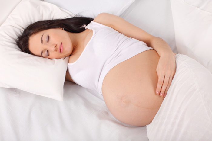 حاملہ وقت میں آپ کے پیٹ پر سوتے ہیں