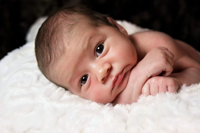 نوزائیدہ بچے کو دودھ پلانے کا معجزہ