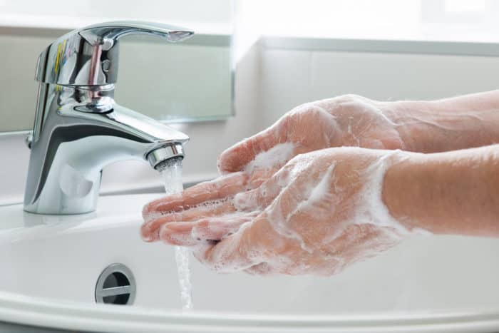 ٹوائلٹ سے ہاتھ دھوئے