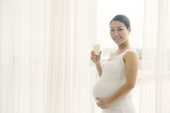 حاملہ خواتین دودھ پاتے ہیں