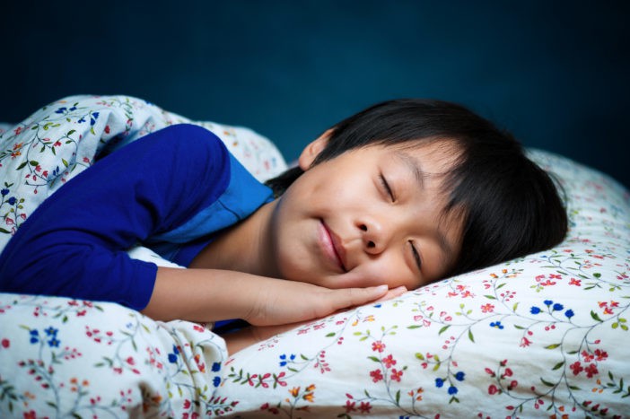 بچہ سوتا ہے جب اونچائی بڑھتی ہے